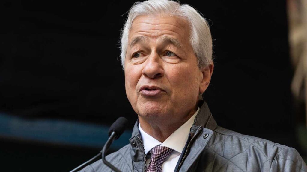 'It's Like a Little Tsunami': JPMorgan's Dimon Warns on Stock Bull Market While Bitcoin Lags