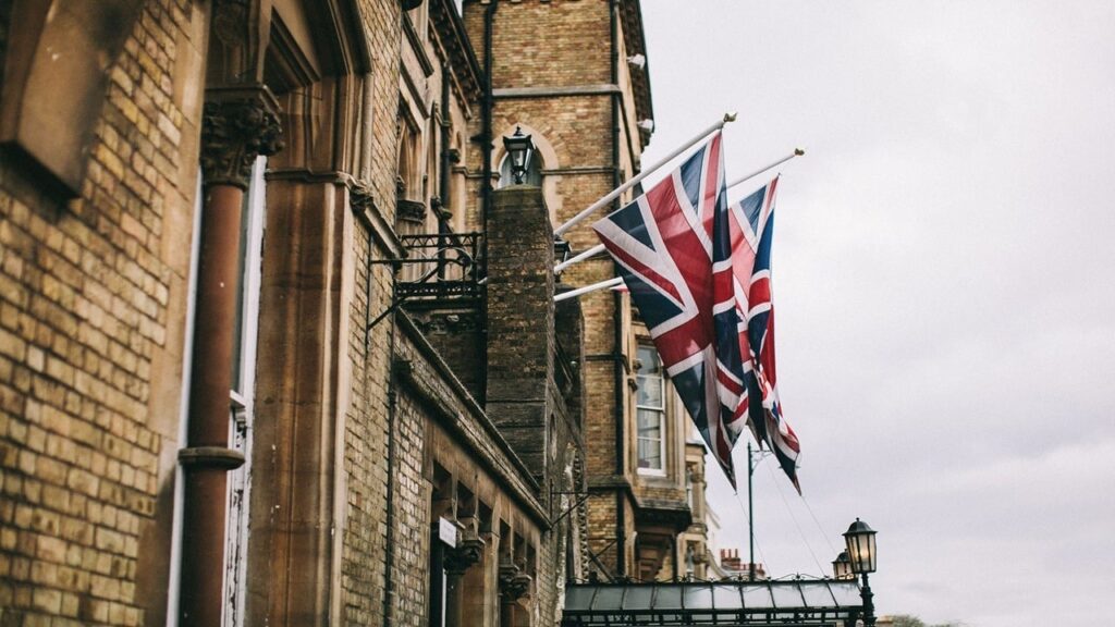 Binance and CZ Sued for $200 Million in UK Over ‘Unauthorized’ Derivatives Sold to 1,700 Traders Crypto Becomes America's Top Corporate Political Donor With $189 Million Poured Into 2026 Midterms