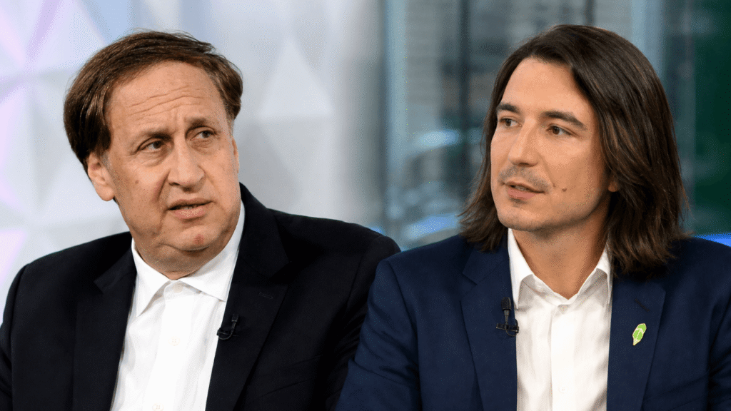 AMC CEO Demands Robinhood Halt Token Trading as Feud Erupts AMC CEO Demands Robinhood Halt Token Trading as Feud Erupts