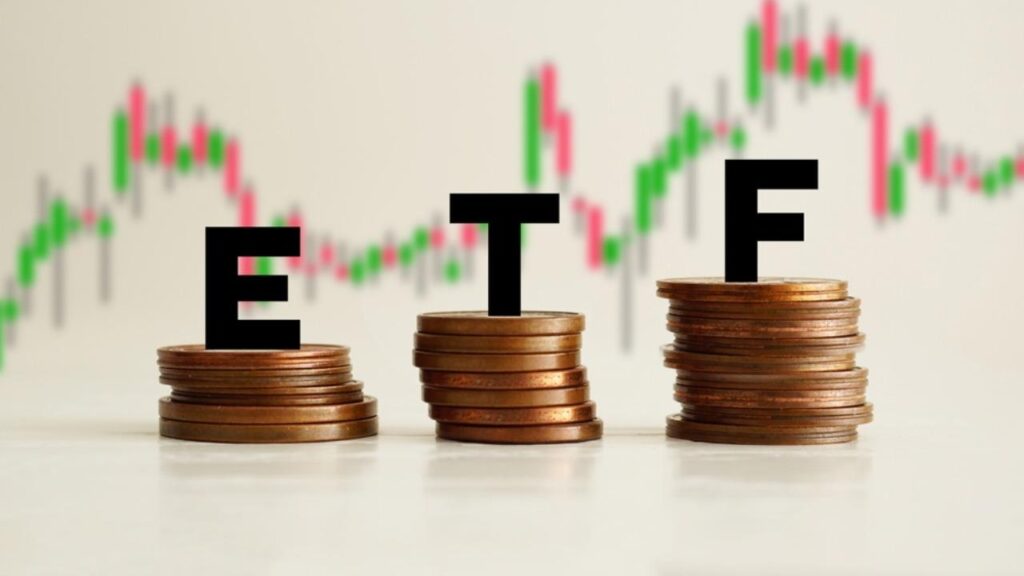 Ether, XRP and Solana Record Weekly Gains as Bitcoin ETFs Lose $463M Bitcoin.com News